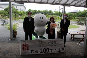 100万人